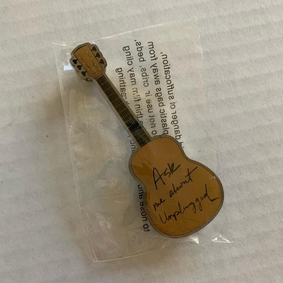 Guitar Hat Pin Lapel Tie Tack - Picture 1 of 2